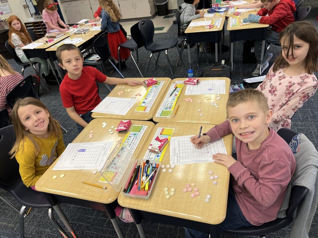 ElementarySalem's tweet photo. Valentine's day and math!  What could be better!  2nd graders are graphing candy hearts today. https://t.co/sH6O8gv3Gd