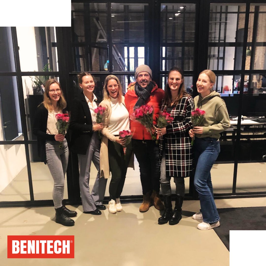 Benitech's tweet photo. Benitech #Hartenjacht❤️ Ook op ons kantoor wordt de #liefde verspreid, we werden verrast met een bos #rozen. Mis de kans niet om deel te nemen aan onze Benitech Hartenjacht voor een dosis extra liefde en een speciale #korting! ❤️ Bekijk onze vastgezette post voor meer info. https://t.co/AqS1CCftY6