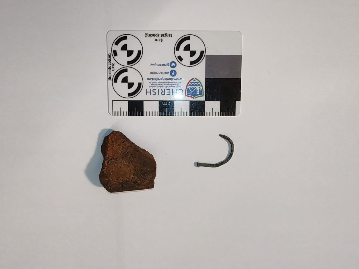 Today, some of the team are cataloguing artefacts recovered during the @CHERISHproj, for @NMIreland. Here we have a Late Roman amphora fragment from Dalkey & a copper nail bent into fish hook from Kilmichael coast guard station