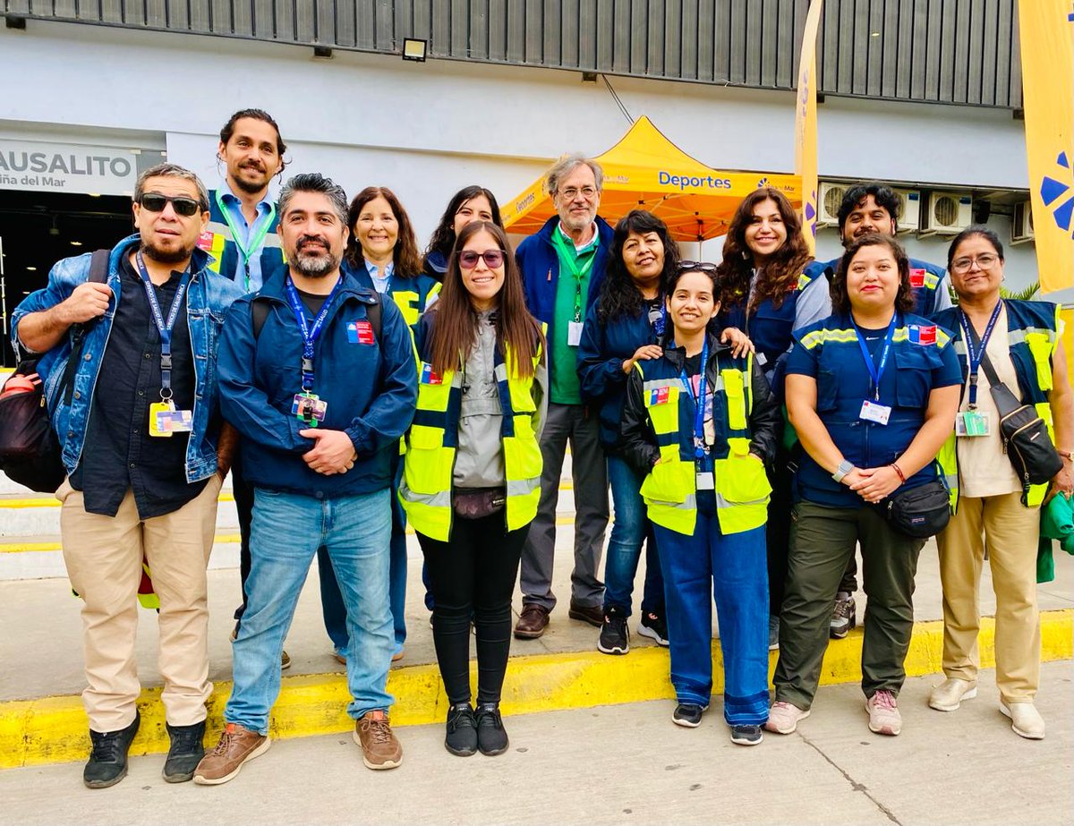 saludarica's tweet photo. Nuestro equipo de apoyo en la respuesta de salud mental #ARSAM recibió el agradecimiento de la ministra (s) del @ministeriosalud @AlbagliAndrea y del subsecretario de redes asistenciales @OSalgadoZepeda por su despliegue en las zonas afectadas por incendios forestales. https://t.co/86LphGHf94