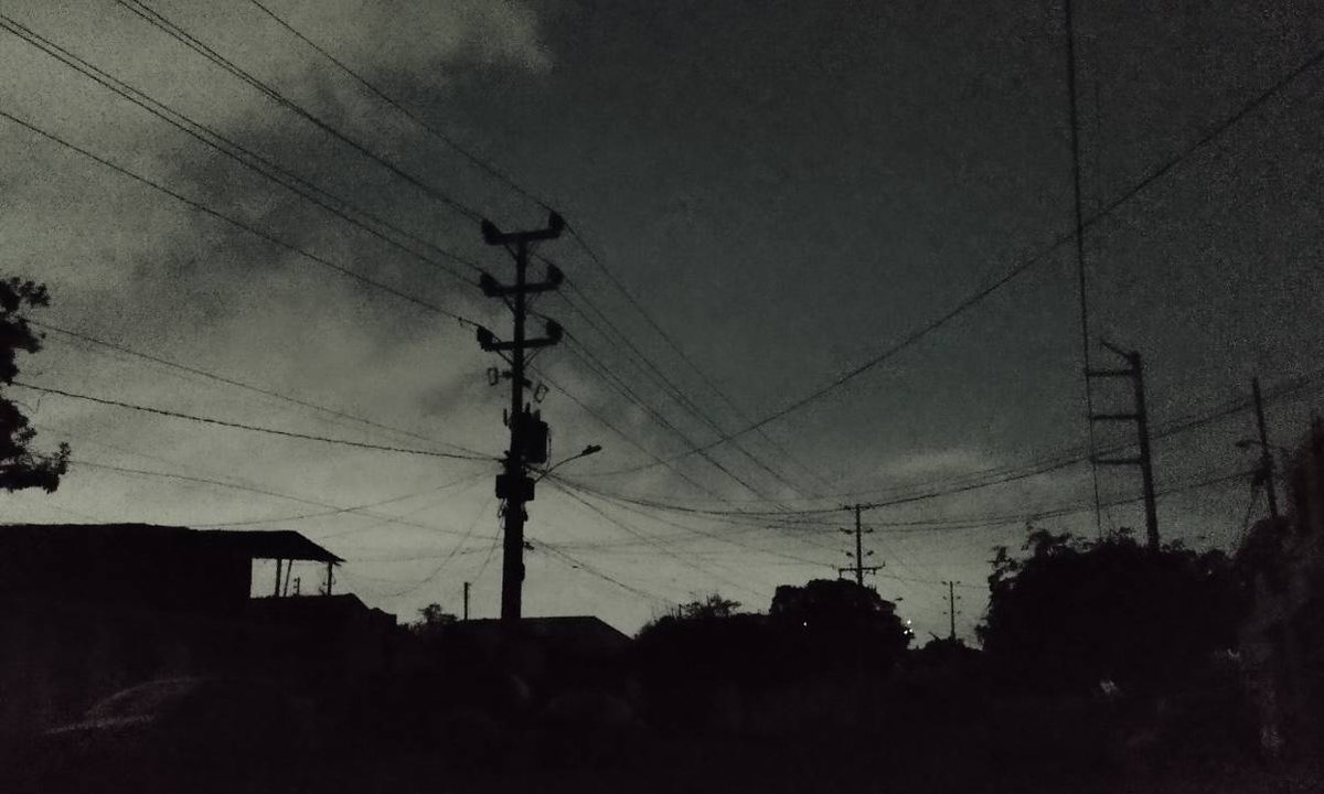 laverdadweb's tweet photo. #15Feb #Zulia | Marabinos pasan mala noche por apagón de hasta 6 horas
https://t.co/BYcMn8QjMH https://t.co/fu6VvTdyBS