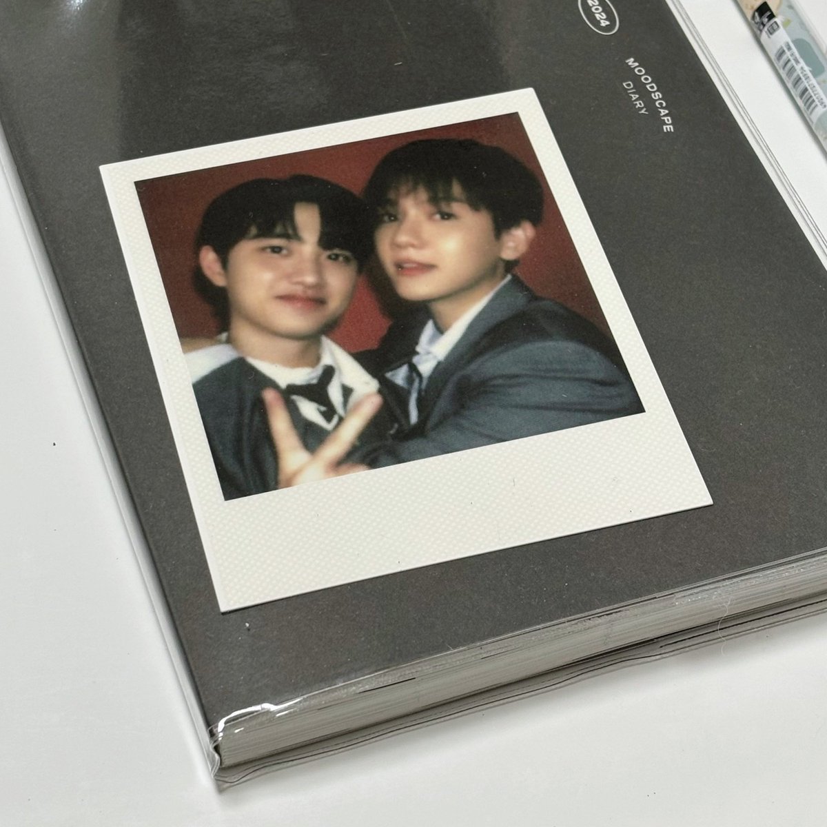 #rt 시그 폴라 너무너무 잘나온 기념
백도와 백현이를 사랑하는 분께..ᰔ⋆⁺₊⋆ 

실물이 더 이뻐요💞

2/24 당발! 총 다섯분 뽑을게용