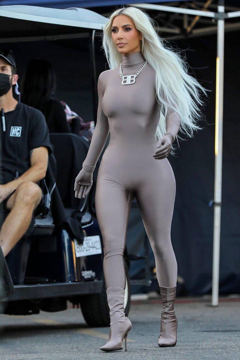 BlackNerdTalks's tweet photo. So why is Kim K wearing bodycon "empowering", but Stellar Blade "sexist"? 

Genuinely asking here. https://t.co/0k3X4LXWng