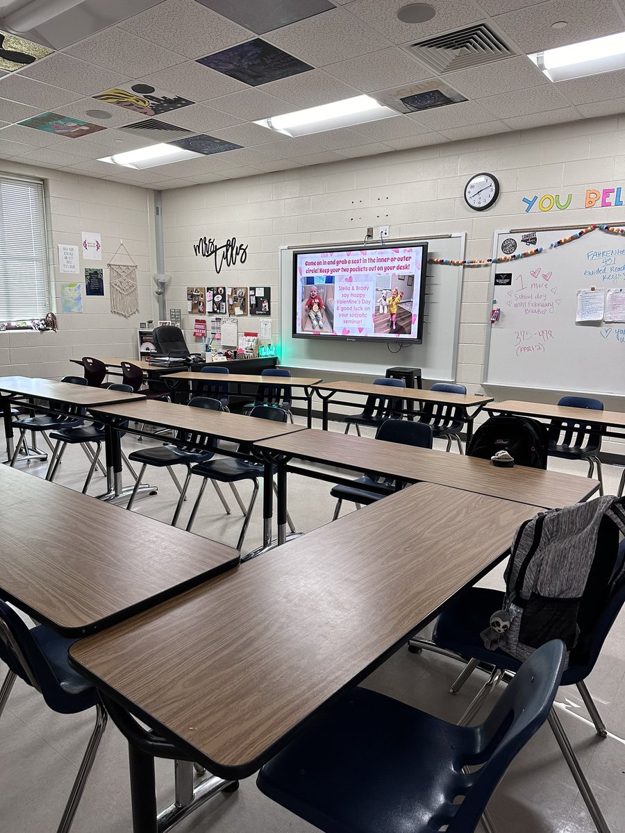 1862 is socratic seminar ready! I can’t wait to hear my juniors discuss The Glass Castle today! #theglasscastle #americanlit <a href="/LambertHS/">Lambert High School</a>