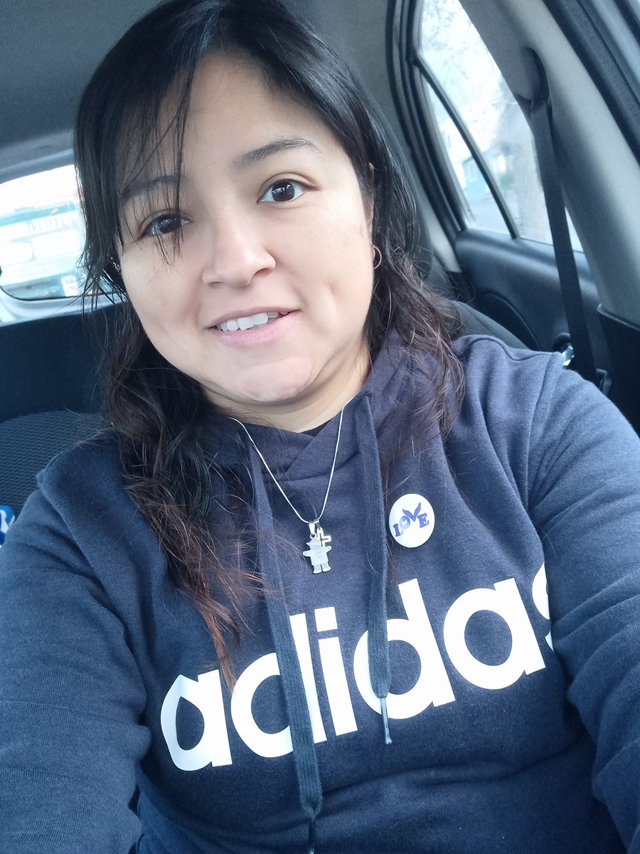 dieguitah's tweet photo. Bien adhoc con mi #LoveButton @lovebuttonorg, que sea un día bonito para todos, que reciban muchos chocolatessss y flores 🥰🥰🥰🥰 https://t.co/4C7Rhg4jOg