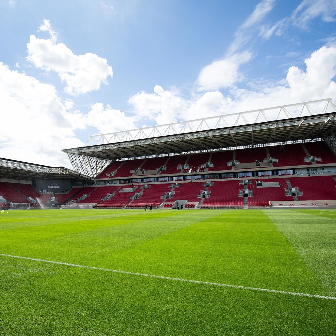 ⌚ It's the last minute of the game. 

👤 Your striker is through on goal 1v1 with the goalkeeper. 

💭 Choose 1️⃣ past/present #BristolCity striker to score the chance 👇