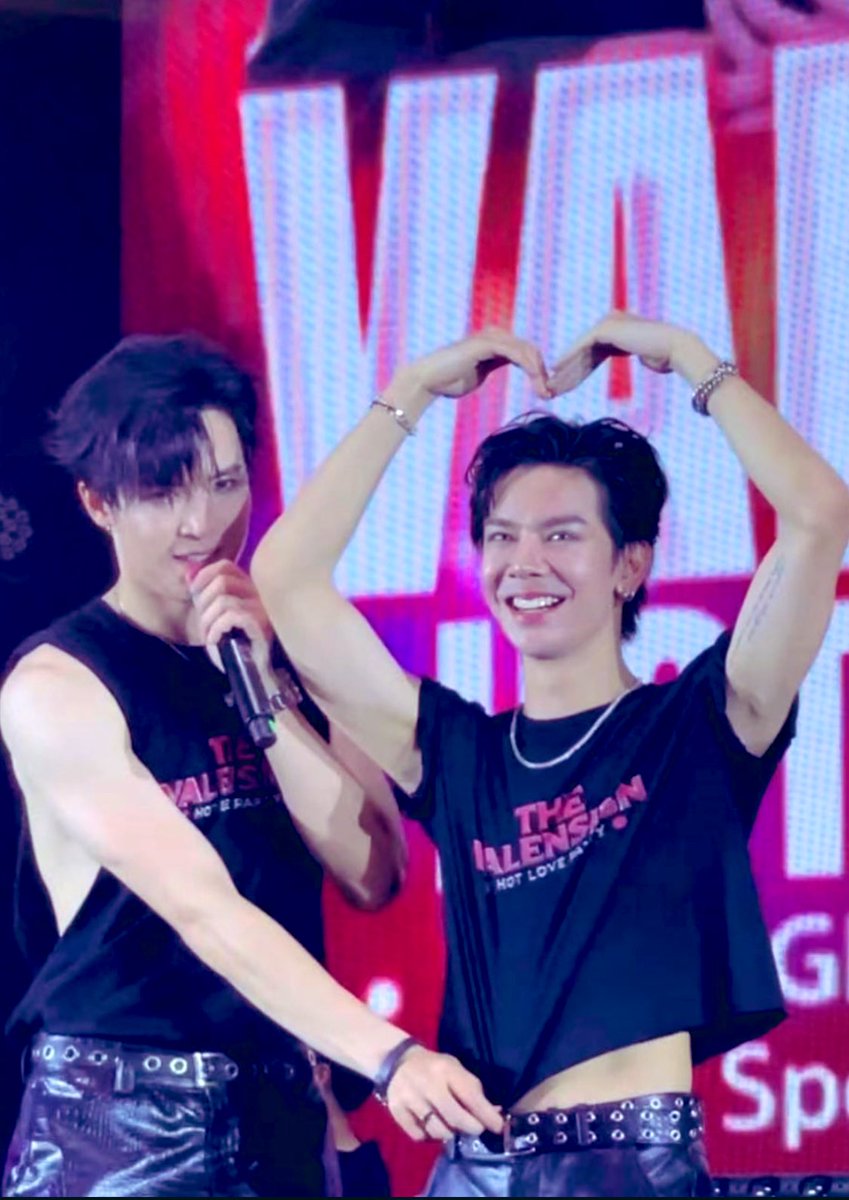This possessiveness has overflowed the screen. You two are sweeter than candy.

IDF X IDX
#THEVALENSIGN