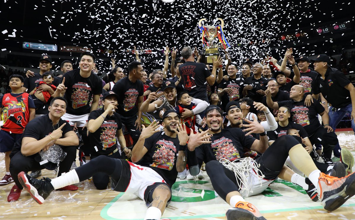 OneSportsPHL's tweet photo. FOR THE 29TH TIME IN ITS FRANCHISE HISTORY 🏆

Cheers, San Miguel Beermen! 🍻

📷 PBA

#PBASeason48 #PBAAngatAngLaban https://t.co/aHs0tClp6g