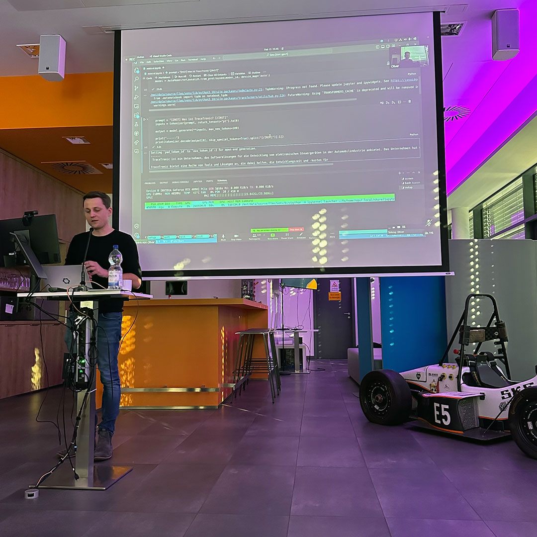 #KI beschäftigt auch uns! Dafür war @oliverguhr, Forscher an der @DresdenHtw, mit seinem Impulsvortrag „Programmieren mit Superkräften: 10 Wege, wie #AI die Softwareentwicklung verändert' bei uns zu Gast. Danke, Oliver, für deine Einblicke! #SoftwareDevelopment #coding