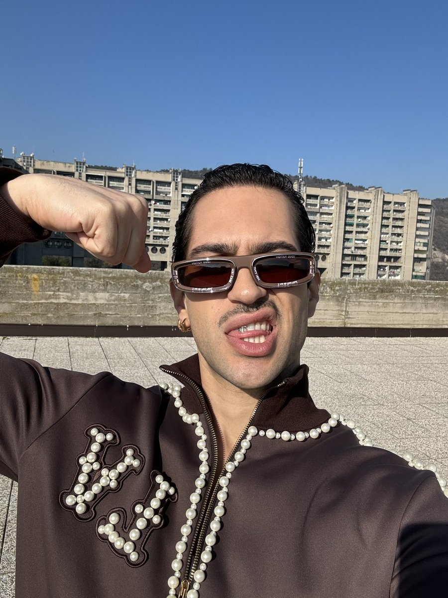 Mahmood_Music's tweet photo. Il Forum è andato soldout in meno di 24h ✨✨ Grazie raga ❤️  Fuori oggi alle h16.00 i biglietti della seconda data al Forum e domani dalle h12.00 per il palasport di Roma e Napoli. Non vedo l’ora di vedervi tutti 🫂
Domani a 00.00 esce il mio nuovo album NEI LETTI DEGLI ALTRI 🛏️ https://t.co/Zlek53ilzR