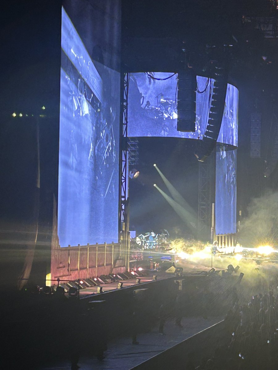 JJPmonarch's tweet image. 昨日があまりに良過ぎて、咄嗟の当日券見切り席でまた行ってしまった…
昨日よりさらに良かった😭
#qween