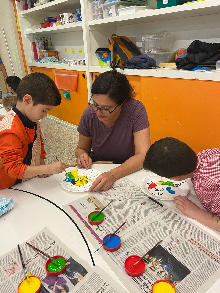 escolaelshorts's tweet photo. Quants colors!j Fem un taller de #Guspirus amb la seva autora: la #VanessaLinares . Tot un luxe! Gràcies per ser-hi!
#Art
#Expressio
#creativitat
#identitat https://t.co/6EJ7T4bCpj