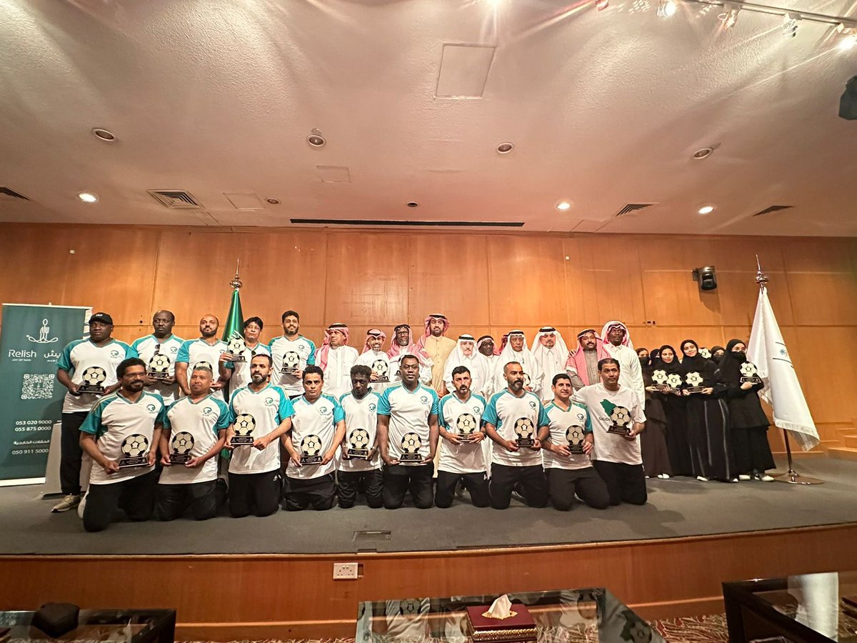 الكابتن احمد باضريس   يُكرم من جامعة ام القرى بمكة في حفل تكريم المدربين الحاصلين على الرخصة الاسيوية لتدريب كرة القدم فئة الـ  A و فئة الـ PRO

algholam74 #علي_سرحان #فايز_معاذ <a href="/Eesa_16/">عيسى المحياني</a> <a href="/G1Adnan/">عدنان جداوي</a> @5vJkvPSEbqdSuNً #ابراهيم_رواس <a href="/shahdnow/">شاهد الآن ✪</a> @VISION1ACADEMY  <a href="/honeyhab1/">هاني بغلف,phD (النمر الظافر)</a>