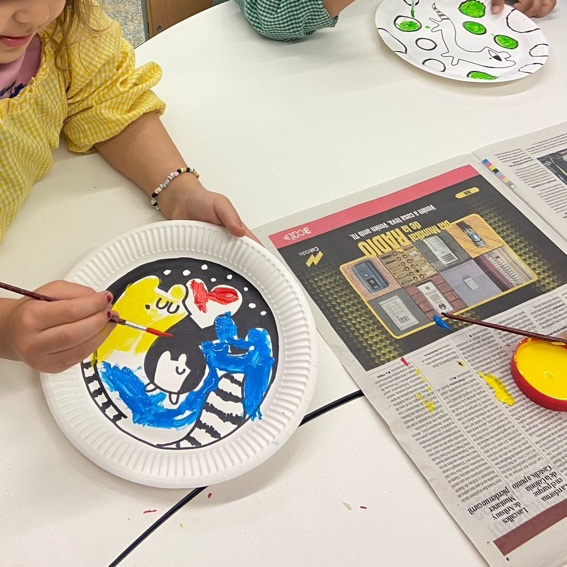 escolaelshorts's tweet photo. Quants colors!j Fem un taller de #Guspirus amb la seva autora: la #VanessaLinares . Tot un luxe! Gràcies per ser-hi!
#Art
#Expressio
#creativitat
#identitat https://t.co/6EJ7T4bCpj