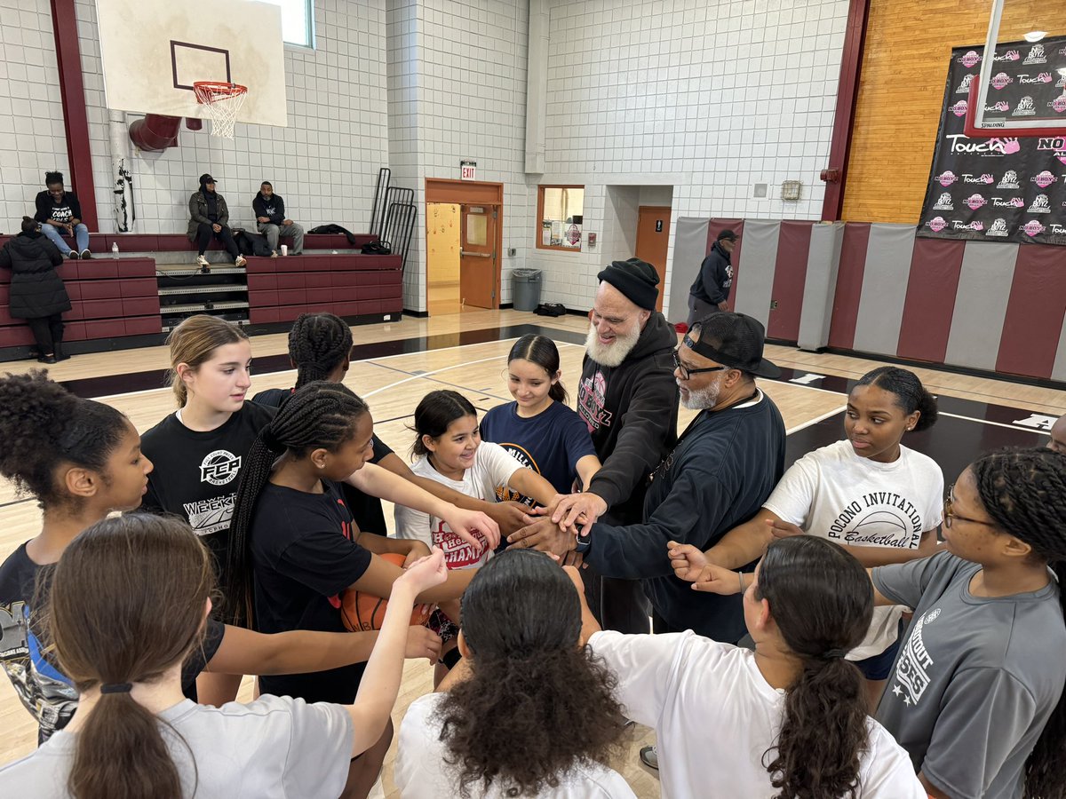 NoBoyzAllowedBB's tweet photo. We’ve Been Continuously Working &amp; Getting Better!! These Ladies Are On The Verge Of Something Special!! THE AM CLICK!!! #TheMorningHustle Come Join Us!! This Weekend We Are Back At It!! #WeNotHardToFind @najee_durant @NYGHoops @CoachTYwhs @lmclemore2 @brolylew @Tcabballcoach https://t.co/T2rFtQLpl1