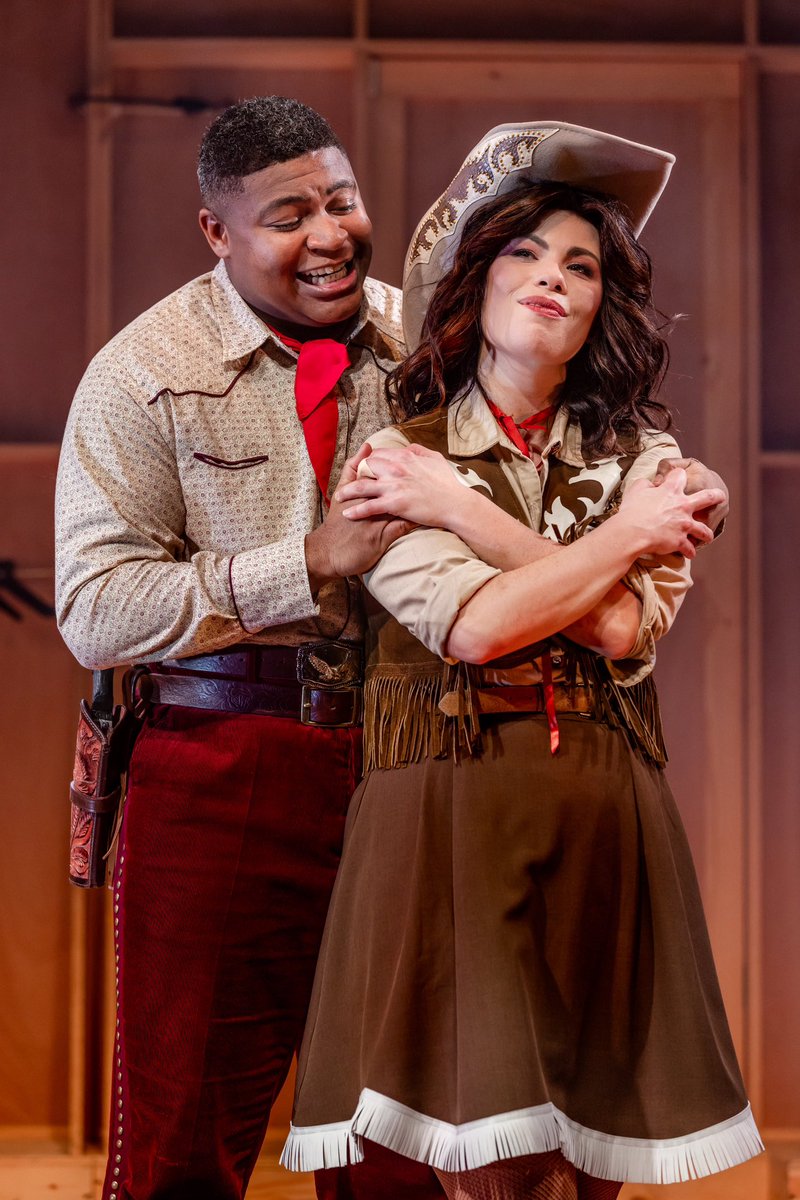 Find someone who looks at you like this on Valentine’s Day 🤠🩷