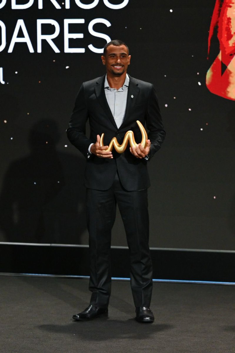 O atleta do Flamengo e da Seleção Brasileira de futebol de areia, Rodrigo Soares, foi premiado como o melhor jogador do mundo da temporada 2023 nesta segunda-feira, 12. Além disso, ele também foi selecionado para o Best, a equipe do ano. 

📸 Divulgação | CBF