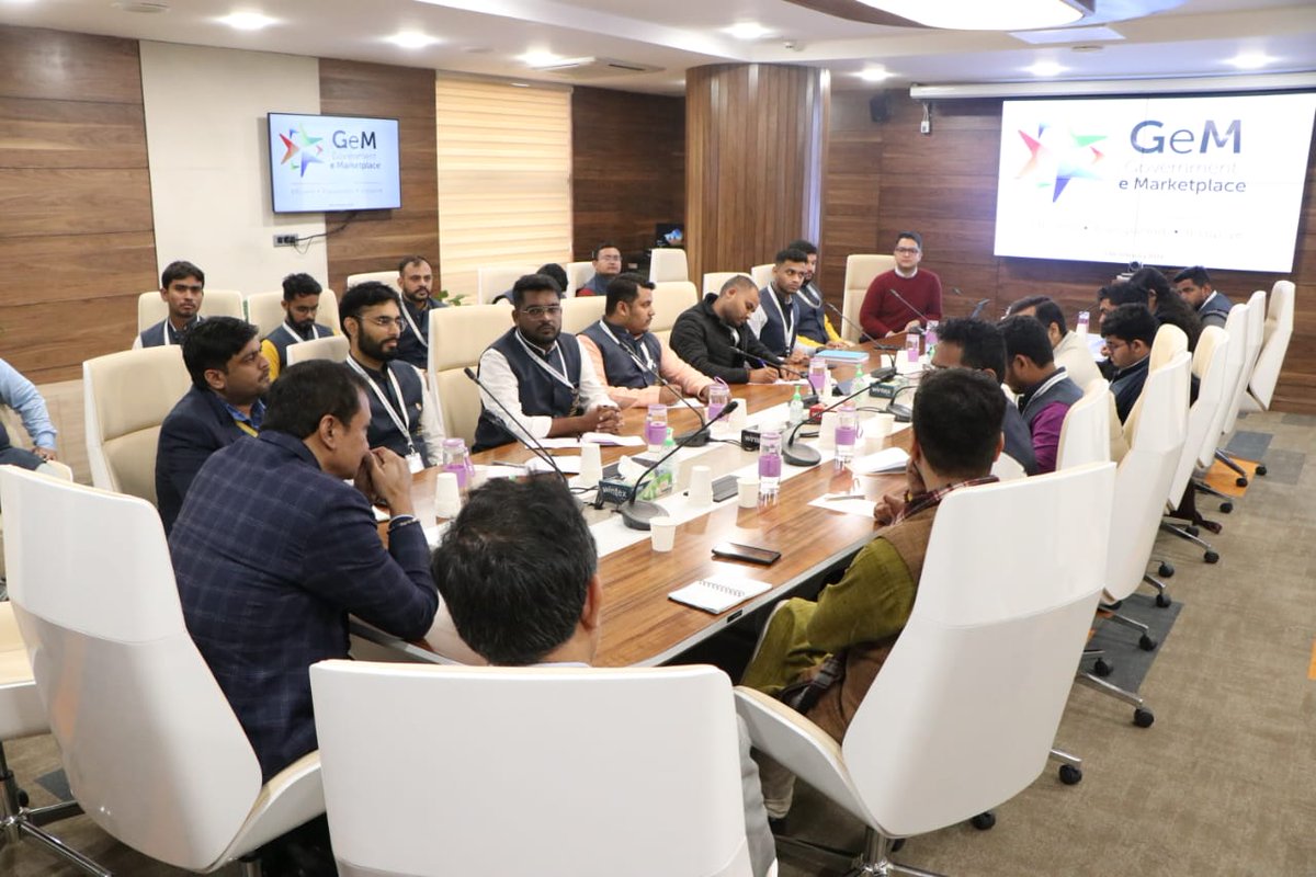 Sh. Y. K. Pathak, Addl. CEO & Chief Buyer Officer – States, GeM, welcomed 20 post graduate students from Indian Institute of Democratic Leadership (IIDL), at GeM Office in New Delhi. These students, who hailed from 12 different states across the country, are enrolled in the