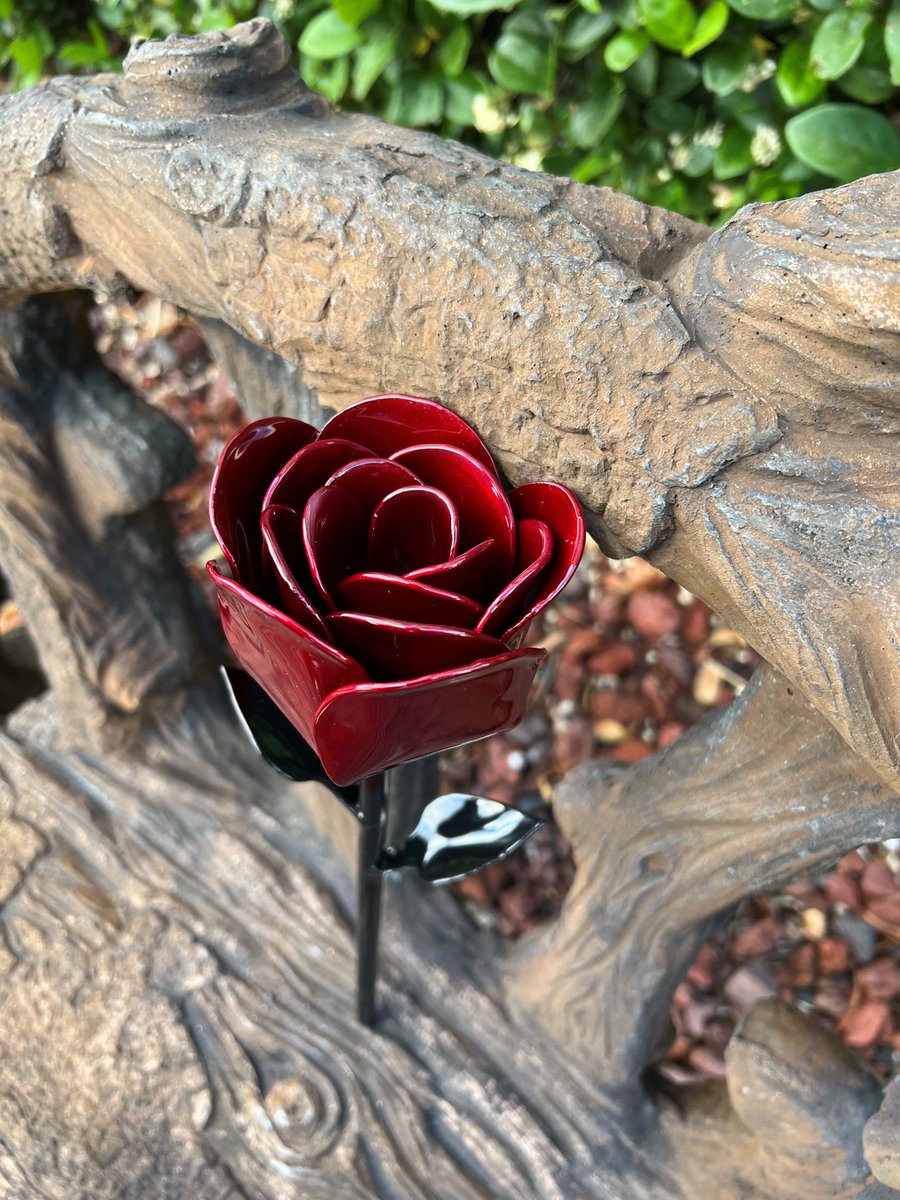 Happy Valentine's Day! Isaiah Greeson, a student in Kyle Carlton's technical agriculture class at George Jenkins High, crafted this beautiful metal rose using a plasma cutter and oxygen/acetylene torch. As Johnny Cash said, 'Love is a burning thing.' 🌹👨‍🏭❤️‍🔥#lovePolkschools