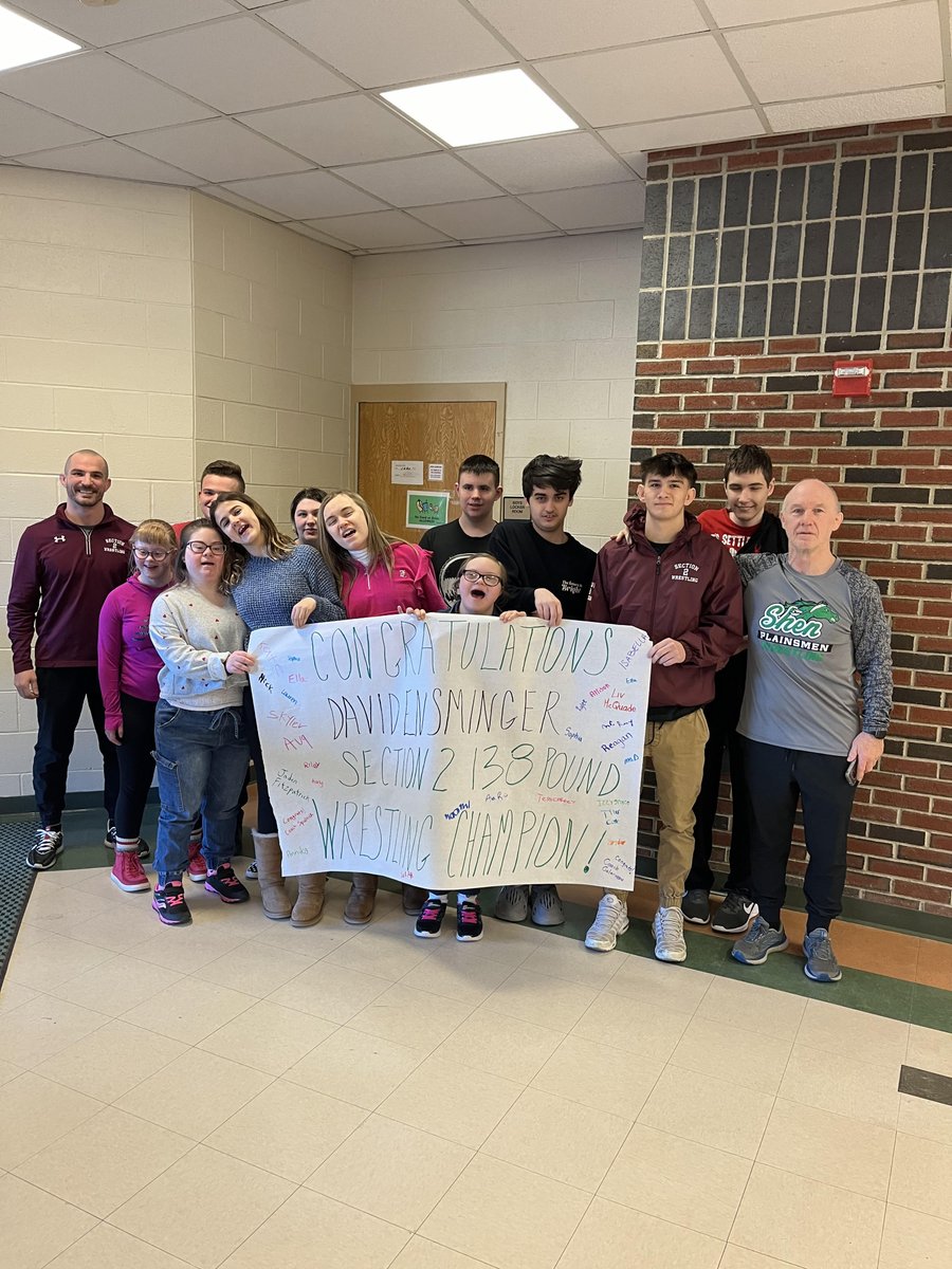 Unified PE students taking a stroll down the hall to surprise one of their friends. Congrats David on the 138 pound Section 2 title. A leader on and off the mats! #unified #leadershipmatters #shenpride @ShenWrestling1 @ShenAthletics @Coachandfamily 🤼‍♂️🏆💪💚