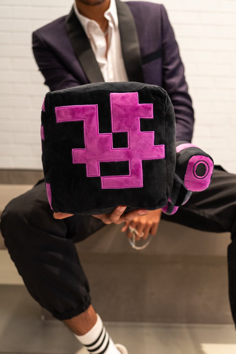 ⬛️ PLUSHSWAG 🟪

ALWAYS wanted merch that doesn’t steal from artists or do shady stuff so <a href="/BlockHeadzStore/">BlockHeadz</a> and i made the COOLEST collectible ever

oh i also convinced them to make every plush come with a detachable GUN for your posing purposes😭 

on sale 24.2.24⚡️