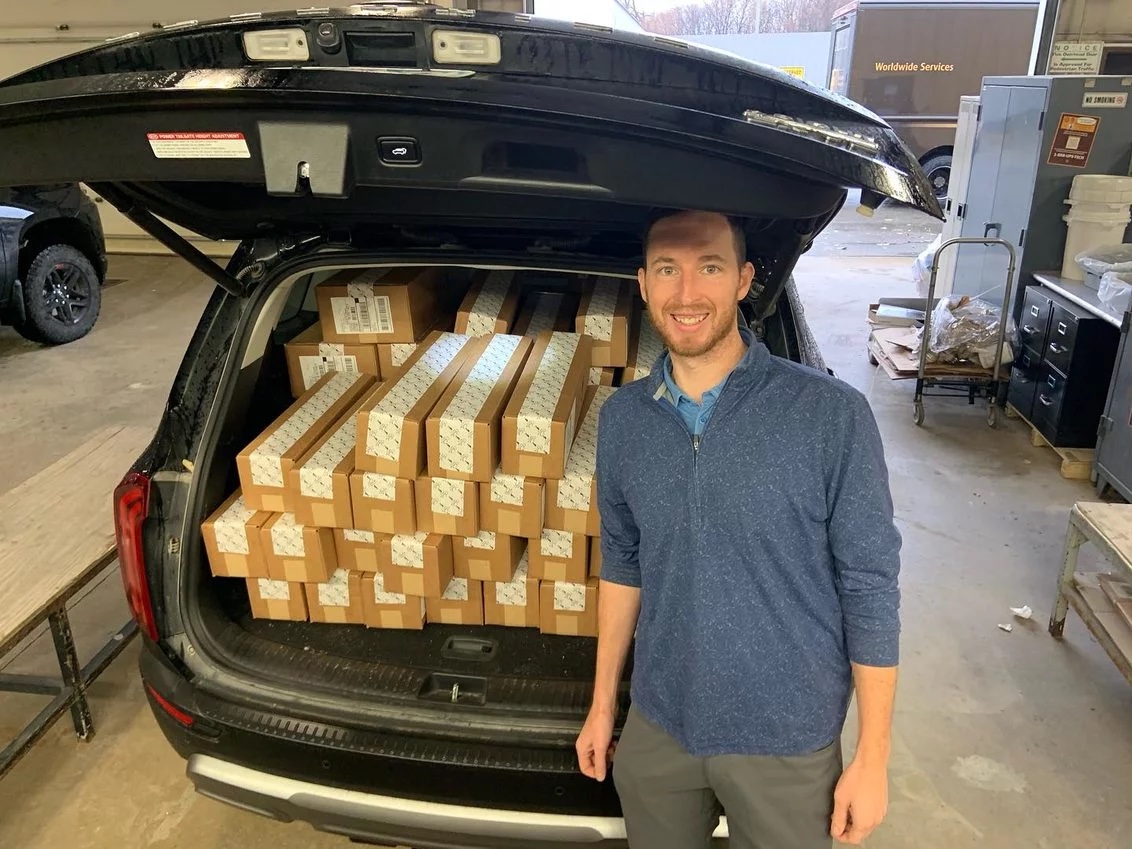 Syngenta_Turf's tweet photo. NEW: Discover the heartwarming story behind @CharlieGolf_Co and how Tyler Johnson, a dedicated father and entrepreneur, has turned his passion for family bonding and #golf into a booming business success💙
https://t.co/s0VY707YQN
#syngentagolf #growinggolf https://t.co/CWKvsBBIUC