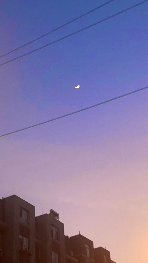 Although you and I are not in the same country, there is the same meniscus in our sky tonight. Does it mean that we are not far away? Good night, my saint.

#Saint_sup 
#MingEr