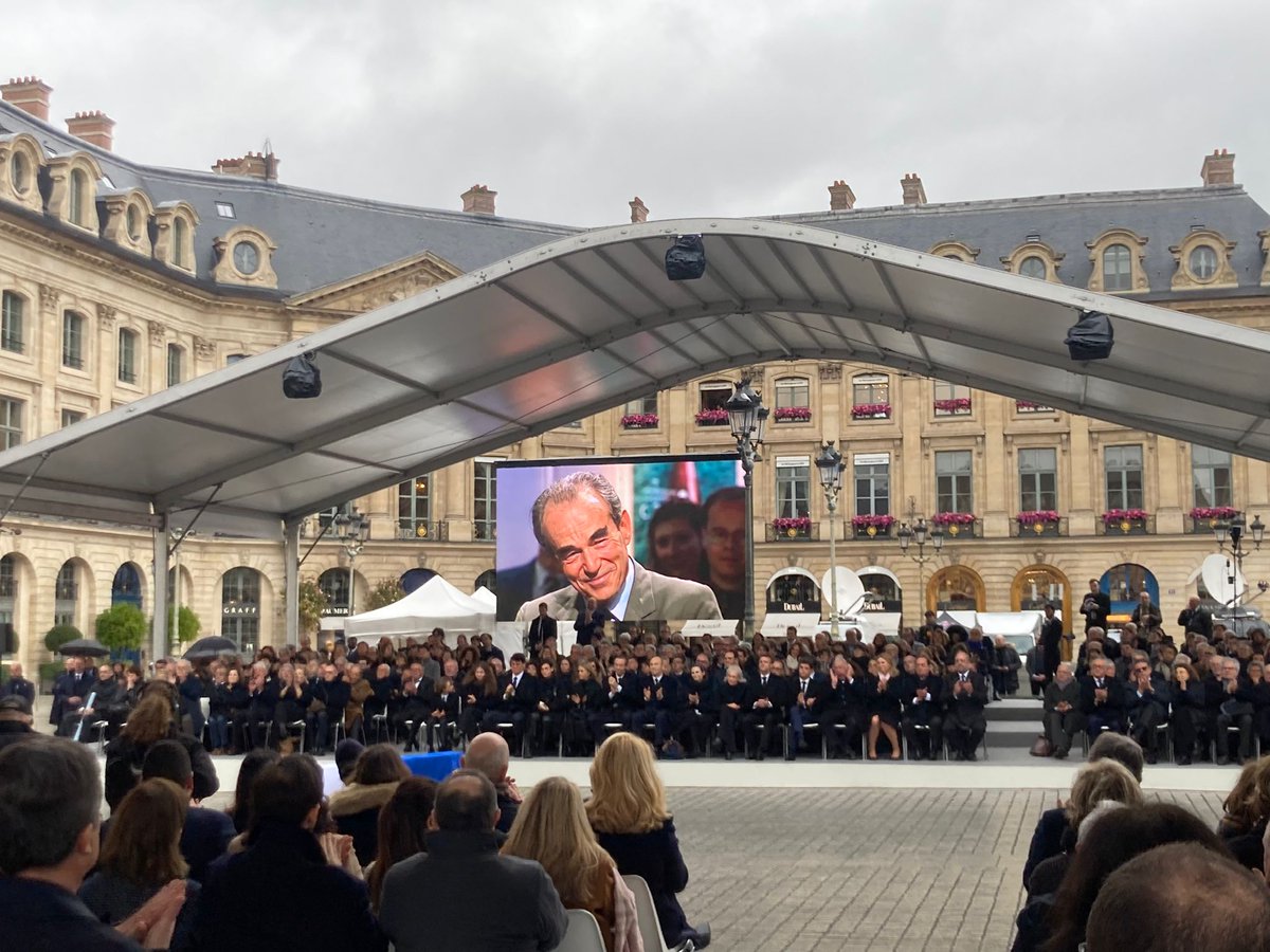 fnuja's tweet photo. ⚫#Hommage

Ce matin avait lieu, à la place Vendôme, l’hommage national rendu par le Chef de l’Etat à Monsieur Robert BADINTER.

La FNUJA était présente auprès notamment des élus du @CNBarreaux et des représentants de l’ @AssoECPM https://t.co/lsNeRslA08