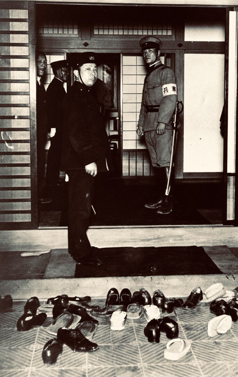 ozkuner's tweet image. 海軍「八八艦隊作るわ」
↓
犬養毅「ファッ⁈ 第一次世界大戦も終わったし軍縮に決まってるやん」
↓
犬養毅「昭和恐慌やし」
↓
海軍「」
↓
ワシントン軍縮条約締結および
ロンドン海軍軍縮条約締結
↓
日本もそれに参加
↓
犬養毅首相「都合よく国際的な軍縮条約を結べたわ。ラッキーだわ」
↓…