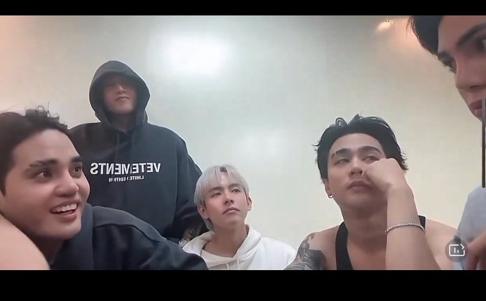 PREsaLABYU's tweet photo. bakit niyo naman kasi ginagalit si istell? another ANGER ISSUE compilation na naman 'tu.. πππ HAPPY PILL INDEED.
#SB19_STELL @stellajero_
#SB19_PABLO @imszmc
#SB19_KEN @felipsuperior
#SB19_JUSTIN @jah447798
#SB19_JOSH @JoshCullen_s
#SB19 @SB19Official
#SVDAY https://t.co/spd7CEWEia