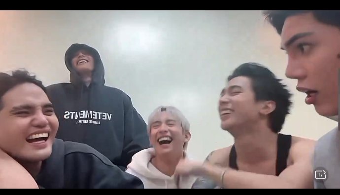 PREsaLABYU's tweet photo. bakit niyo naman kasi ginagalit si istell? another ANGER ISSUE compilation na naman 'tu.. πππ HAPPY PILL INDEED.
#SB19_STELL @stellajero_
#SB19_PABLO @imszmc
#SB19_KEN @felipsuperior
#SB19_JUSTIN @jah447798
#SB19_JOSH @JoshCullen_s
#SB19 @SB19Official
#SVDAY https://t.co/spd7CEWEia