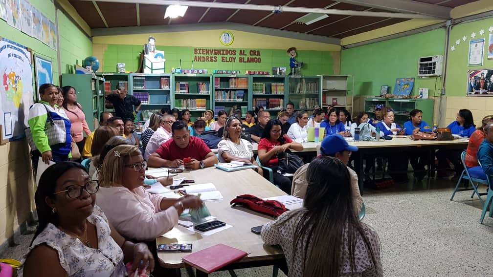 CDCESucre's tweet photo. Jornada Formativa para Supervisores Territoriales y Coordinadores de Supervisión y Dirección del Eje 1. Montes, Cruz Salmerón Acosta, Bolívar, Mejías y Sucre. Inherente a sus funciones de acompañamiento y orientación de procesos en territorio.
#VenezuelaDeAmor 
#educacion
#mppe https://t.co/WNWjMAsFKN