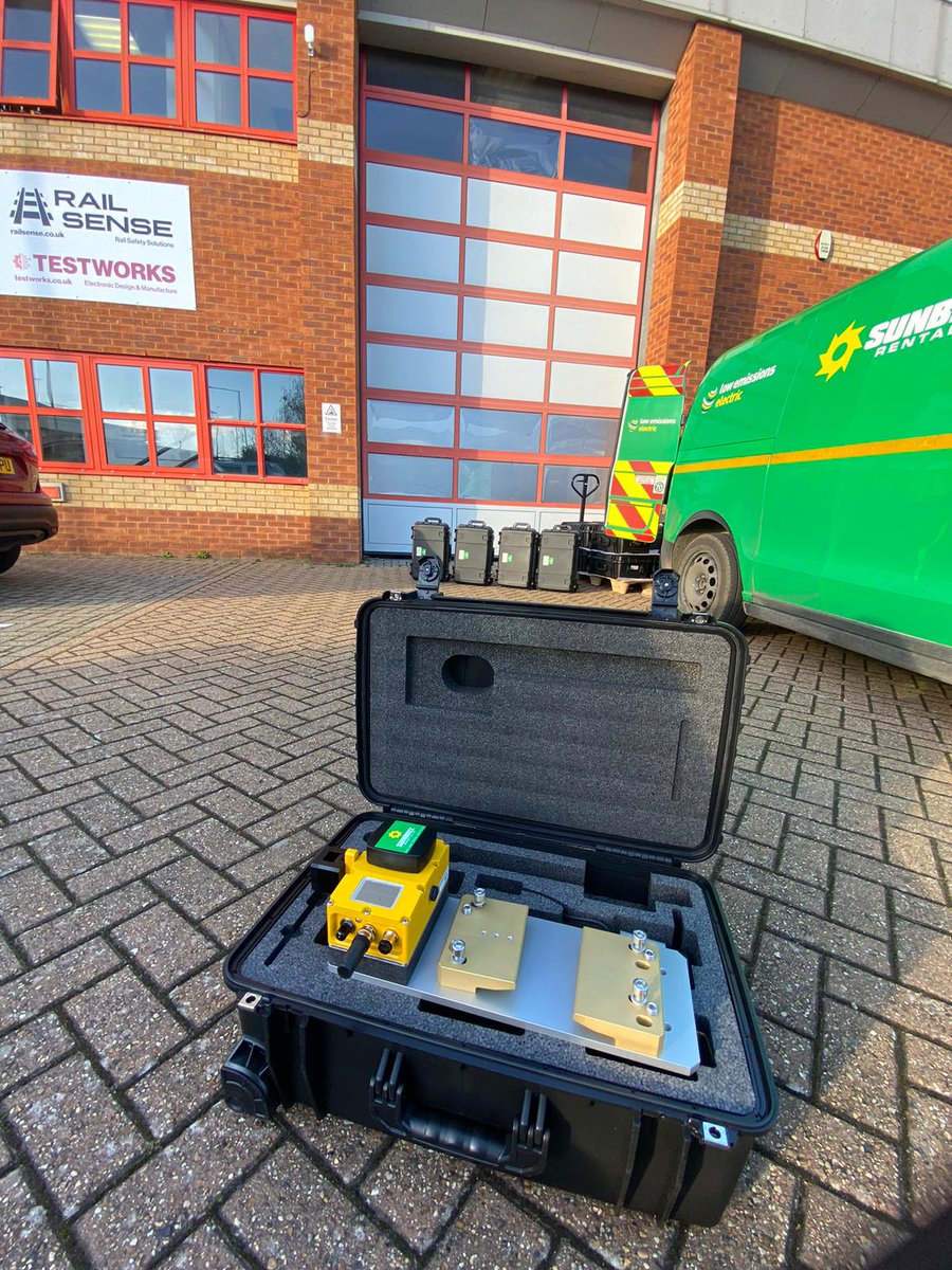 100 x #VoidSense units left our Letchworth facility this week, collected by @sunbeltrentaluk for deployment on @eastwestrail. Looking forward to seeing them in action!🛤️ Want to see how these remote monitoring solutions can help your next rail project? 👇 railsense.co.uk/track-void-met…