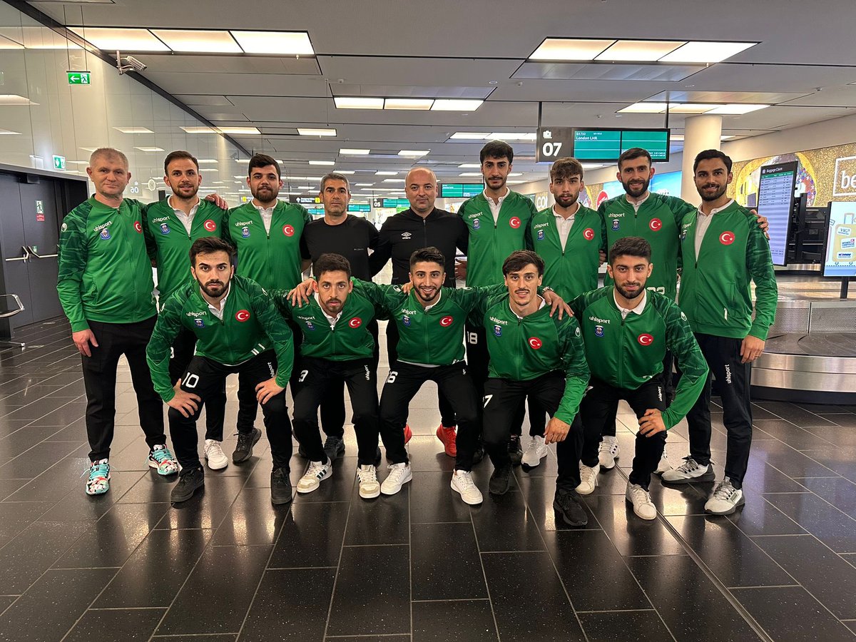 Yarın Viyana'da başlayacak olan Avrupa Kulüpler Şampiyonası-Erkekler EuroHockey Kulüp Kupası'nda ülkemizi temsil edecek olan Gaziantep Polisgücü SK Erkek Hokey Takımımıza başarılar diliyorum.
Önceki yıllarda Avrupa Şampiyonu olarak göğsümüzü kabartan takımımızın bizlere yine