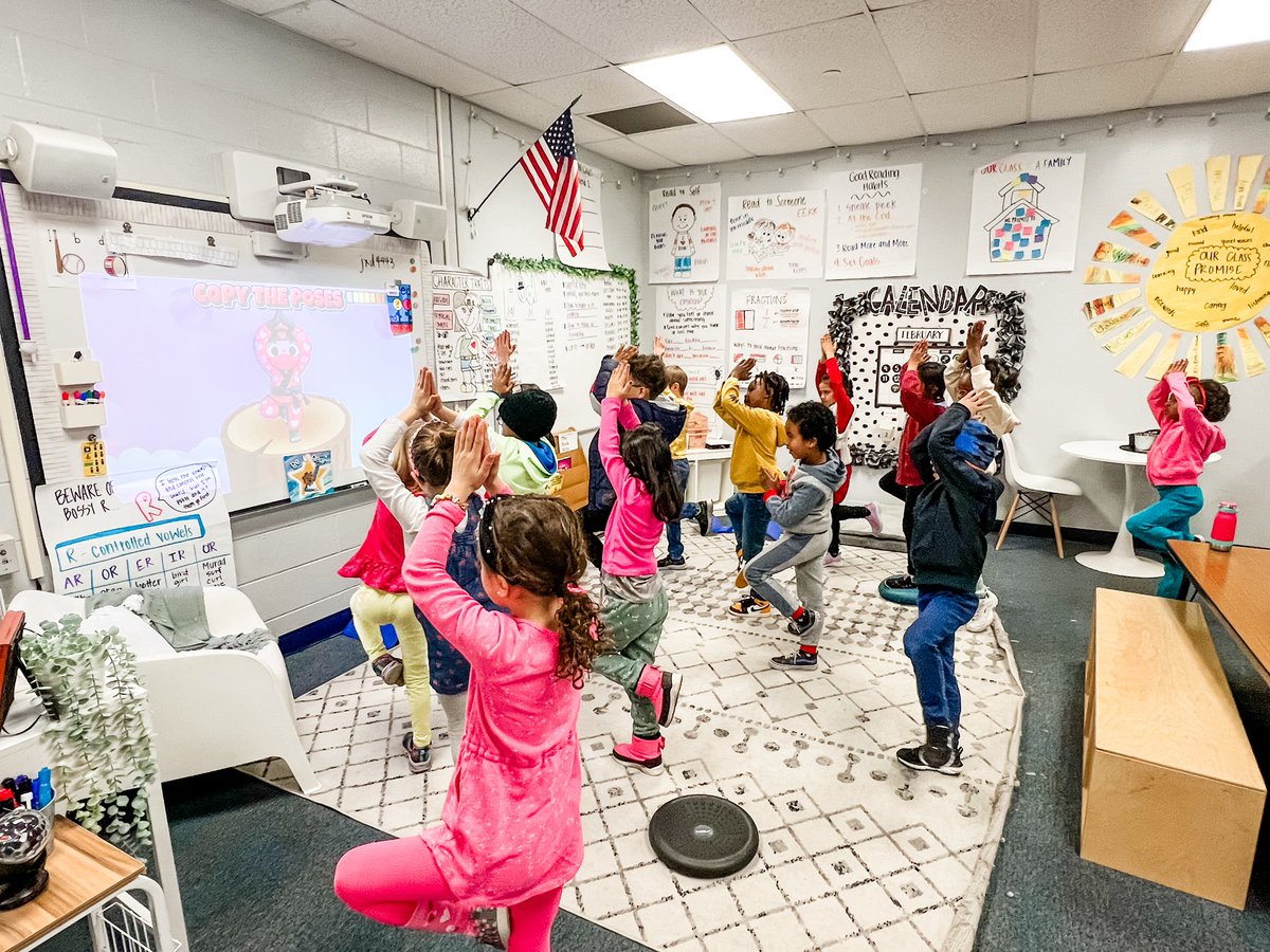 Valentine’s Day yoga! 🧘🏼🩷