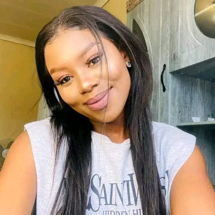 KabeloMohlah02's tweet photo. Meet Hilda Mphelane,A female Carpenter from Limopopo 🇿🇦. She manufacturer headboard, chairs and etc.

Contact : 0762977517📞 https://t.co/3khYkd6hBF