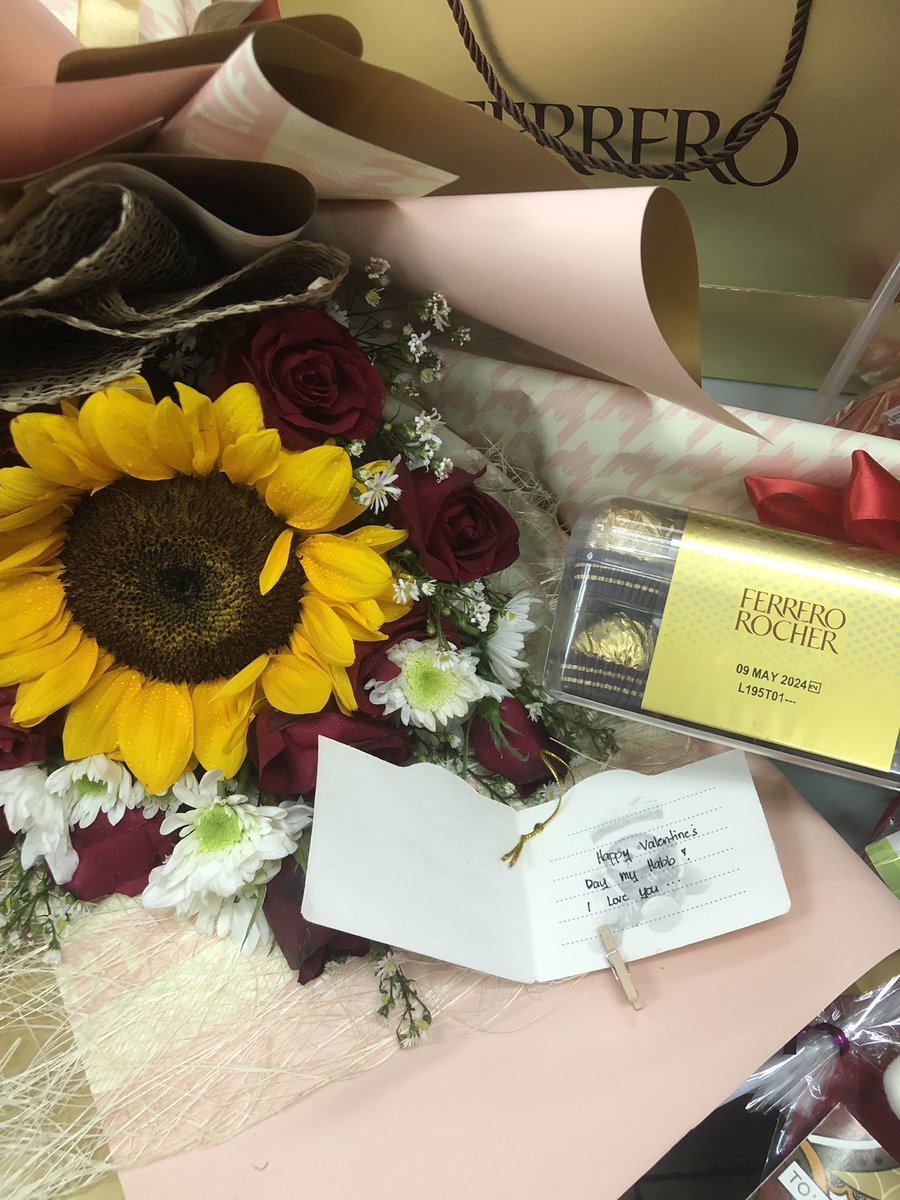 sweetrez16's tweet photo. Isn’t it beautiful? awwwe my heart is so full of joy &amp; love 🫶 Thank you, habb 🥰🥰🥰 https://t.co/HvFHRaWVFG