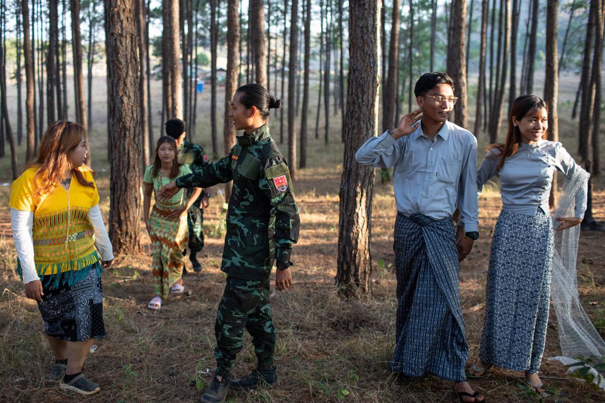 During the war, three resistance fighters from Nay Pyi Taw PDF got married at the court under the Interim Executive Council of Karenni State on February 14, 2024.

📸 Myo Satt Hla Thaw

#Kayah #Karenni #Weddinginwar #NPT #PDF #ValentineDay2024