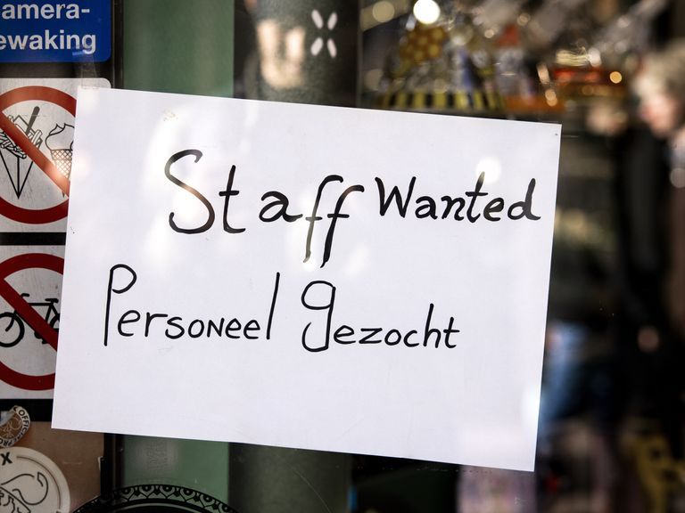 Arbeidsmarkt blijft gespannen: meer banen, veel vacatures en minder werklozen buff.ly/4bNLFzY
