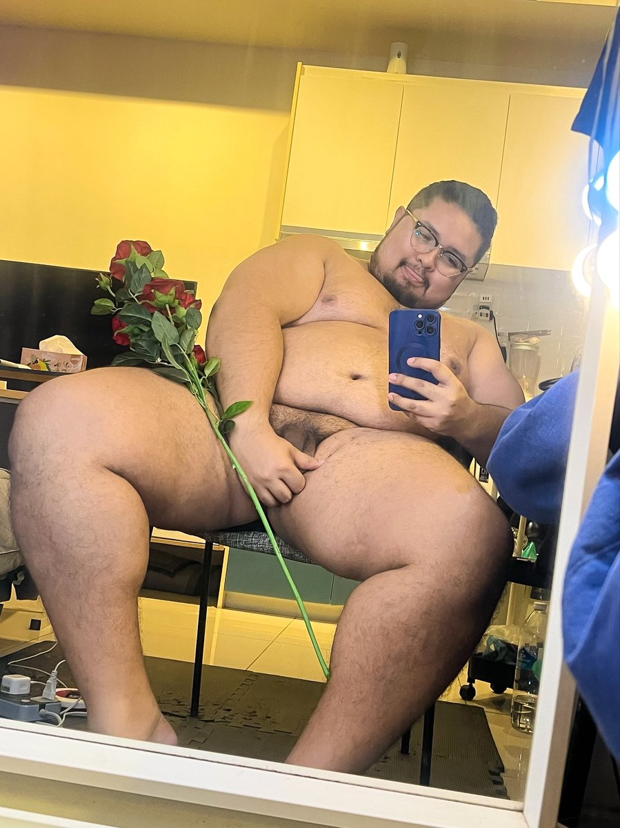 Happy Valentine’s Day 🌹 come and suck my dick 🐻🤤🍆💦 Follow my IG : pond_thbear