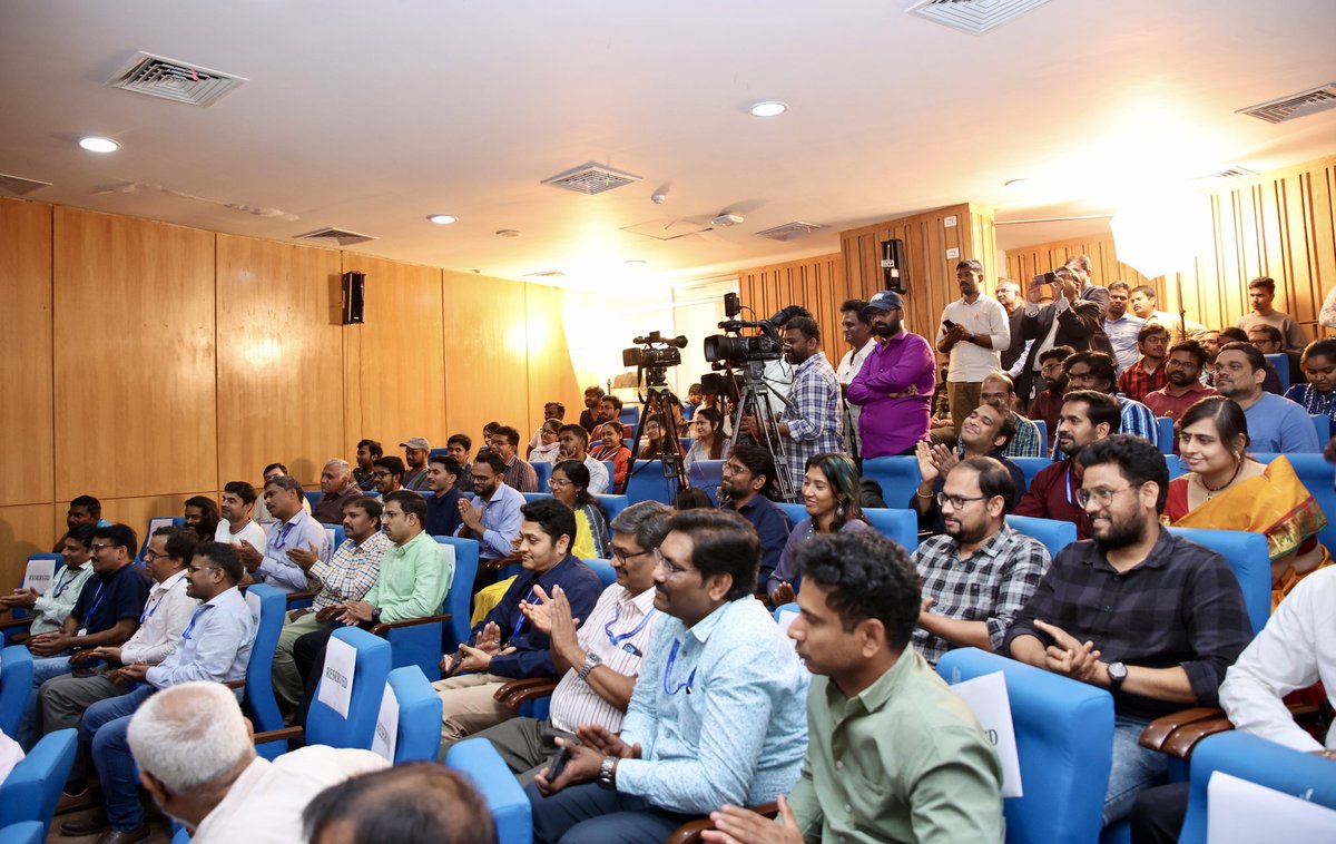 KirenRijiju's tweet photo. Inaugurated the 'Synergistic Ocean Observation Prediction Services (SynOPS)' Facility at @ESSO_INCOIS Hyderabad. They are of great utility services for our citizens. Also unveiled a thematic 'Life & Ocean' mural at the institute. India is rapidly advancing in Deep Ocean Mission https://t.co/ZCP5skHll7