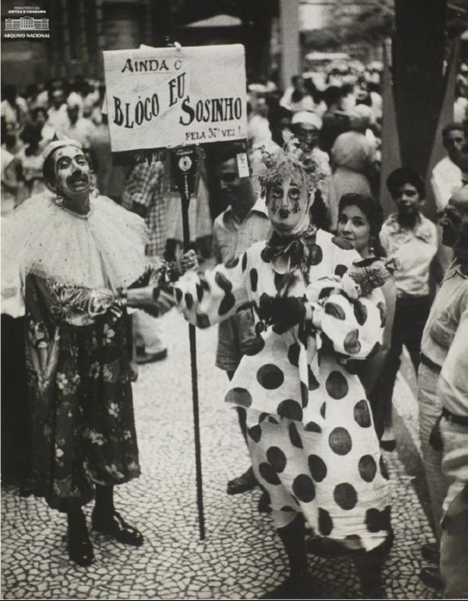 radionovelo's tweet photo. Nesse carnaval, você foi de bloco de trio ou de bloco do eu sozinho? https://t.co/SzXkgRjDcM