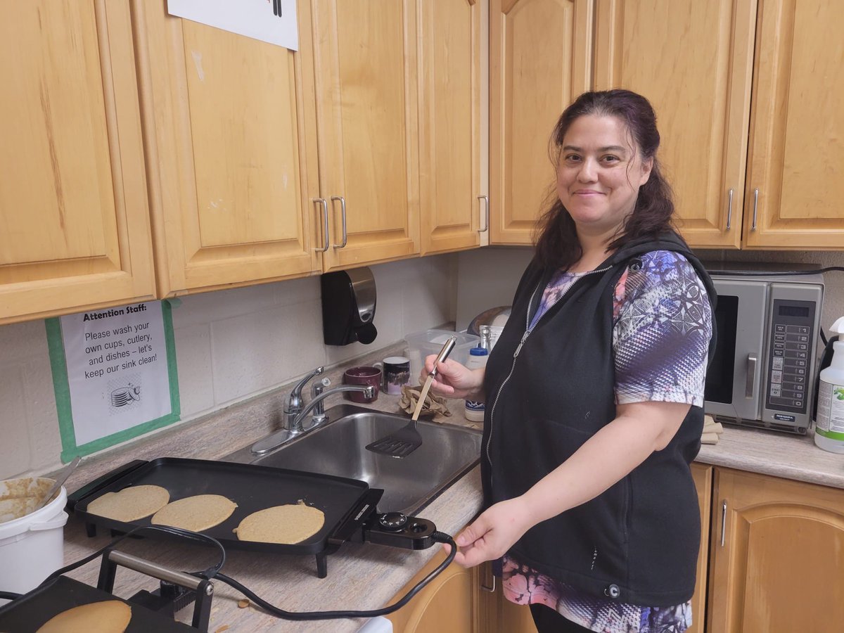 #ShroveTuesday Pancake Day at St. Raphael School was a success, spreading joy with pancakes enjoyed by students and appreciated by teachers. A big shoutout to the Parent Council volunteers for their excellent work!
