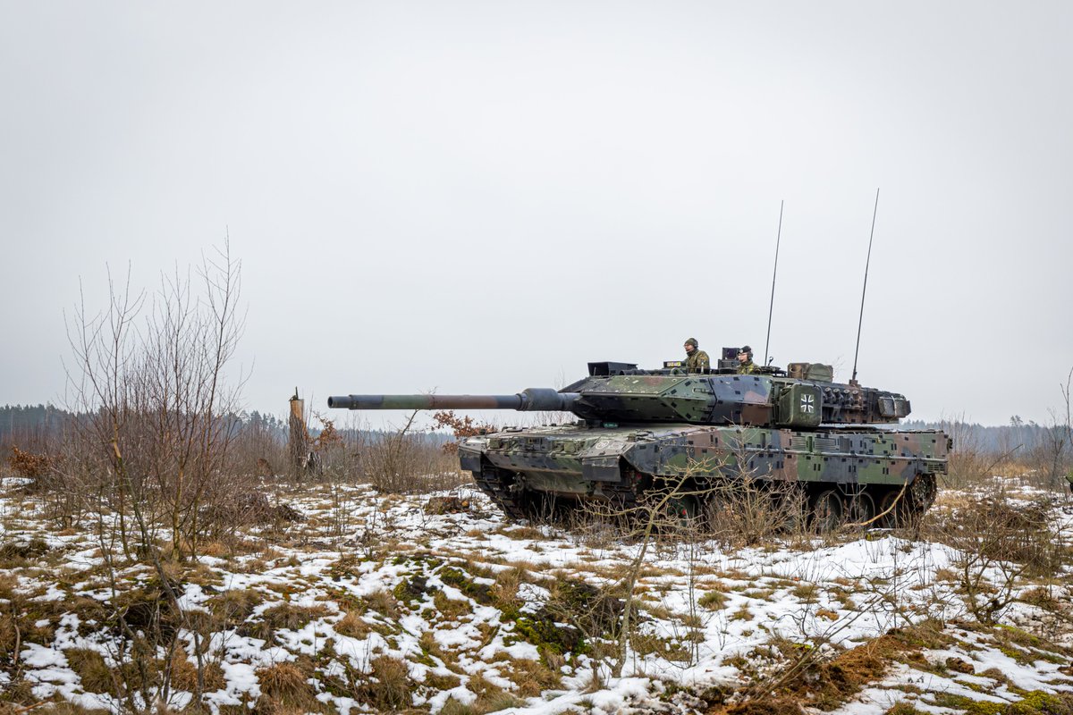mnbg_lithuania's tweet image. The 🇩🇪#Leopard2A7V stands at the forefront of modern tank technology, embodying the peak of armored warfare.#WeAreNATO 
This state-of-the-art tank gives the #eFP BG 🇱🇹 the decisive edge on the #modernbattlefield when called upon.💪#StrongerTogether
@NATO @bundeswehrInfo @hqmncne