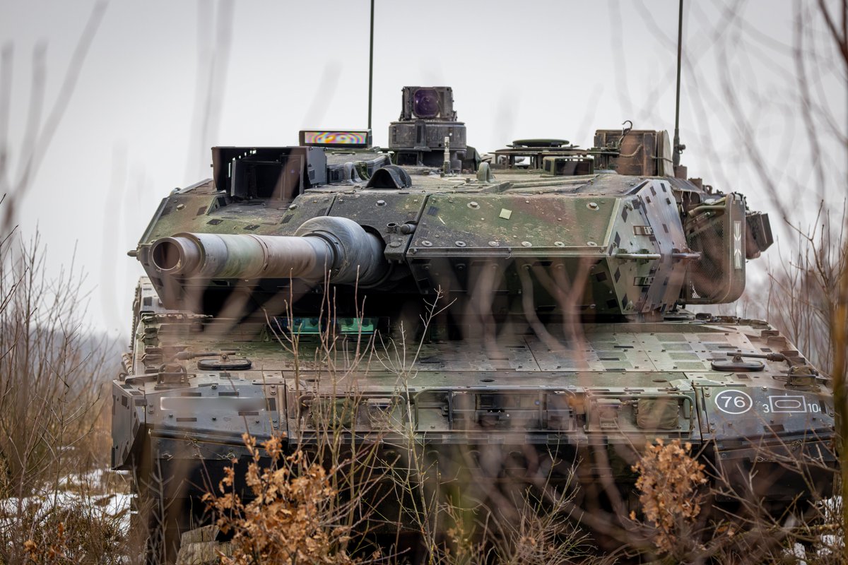 mnbg_lithuania's tweet image. The 🇩🇪#Leopard2A7V stands at the forefront of modern tank technology, embodying the peak of armored warfare.#WeAreNATO 
This state-of-the-art tank gives the #eFP BG 🇱🇹 the decisive edge on the #modernbattlefield when called upon.💪#StrongerTogether
@NATO @bundeswehrInfo @hqmncne