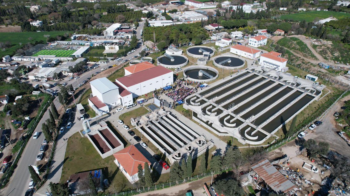 Sevgili hemşehrilerim, bugün Turgutreis’te çok önemli bir açılışa katıldık. Yarımadamız için büyük bir önem arz eden Turgutreis İleri Biyolojik Atıksu Arıtma tesisinin açılışı kıymetli vatandaşlarımızın katılımıyla gerçekleştirdik.
Bu özel günde bizleri yalnız bırakmayan ve