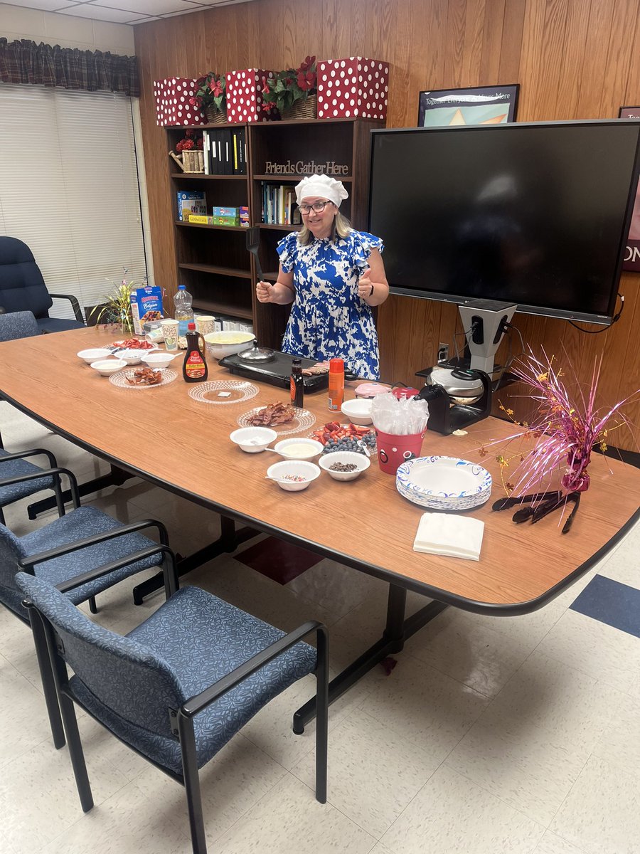 I couldn’t ask for a better right hand! This week is about celebrating our bus drivers but I want to take a moment to celebrate my AP for all she does to make our drivers feel so encouraged and appreciated- including cooking breakfast @sarahruddock4 @CumberlandCoSch @EEMillerElem