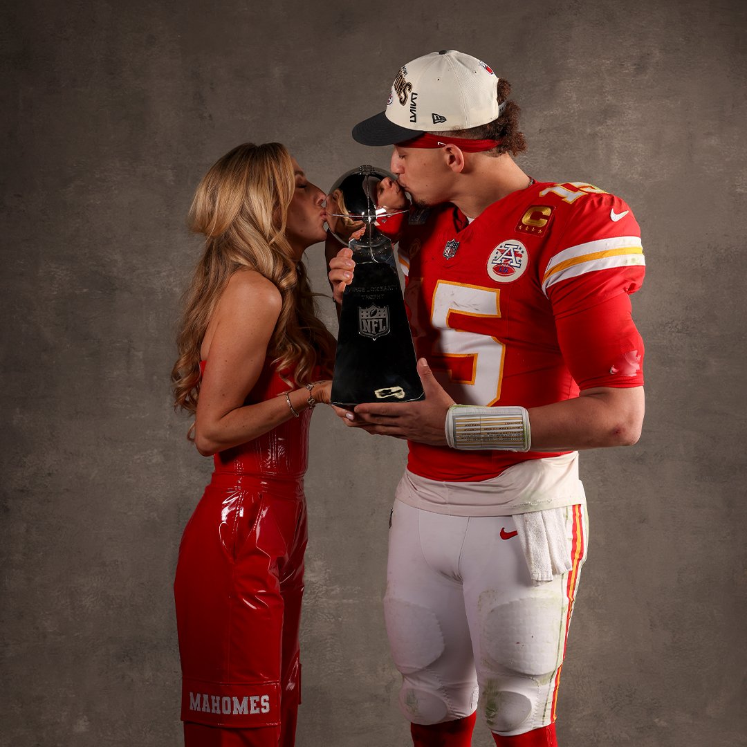 NFL's tweet photo. Who better to share Valentine's Day with than the Lombardi ❤️ https://t.co/2YQZMueT72
