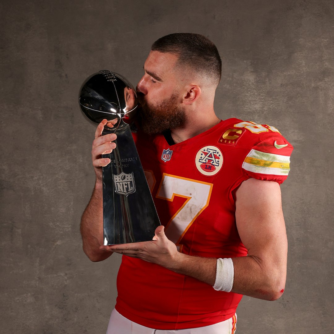 NFL's tweet photo. Who better to share Valentine's Day with than the Lombardi ❤️ https://t.co/2YQZMueT72