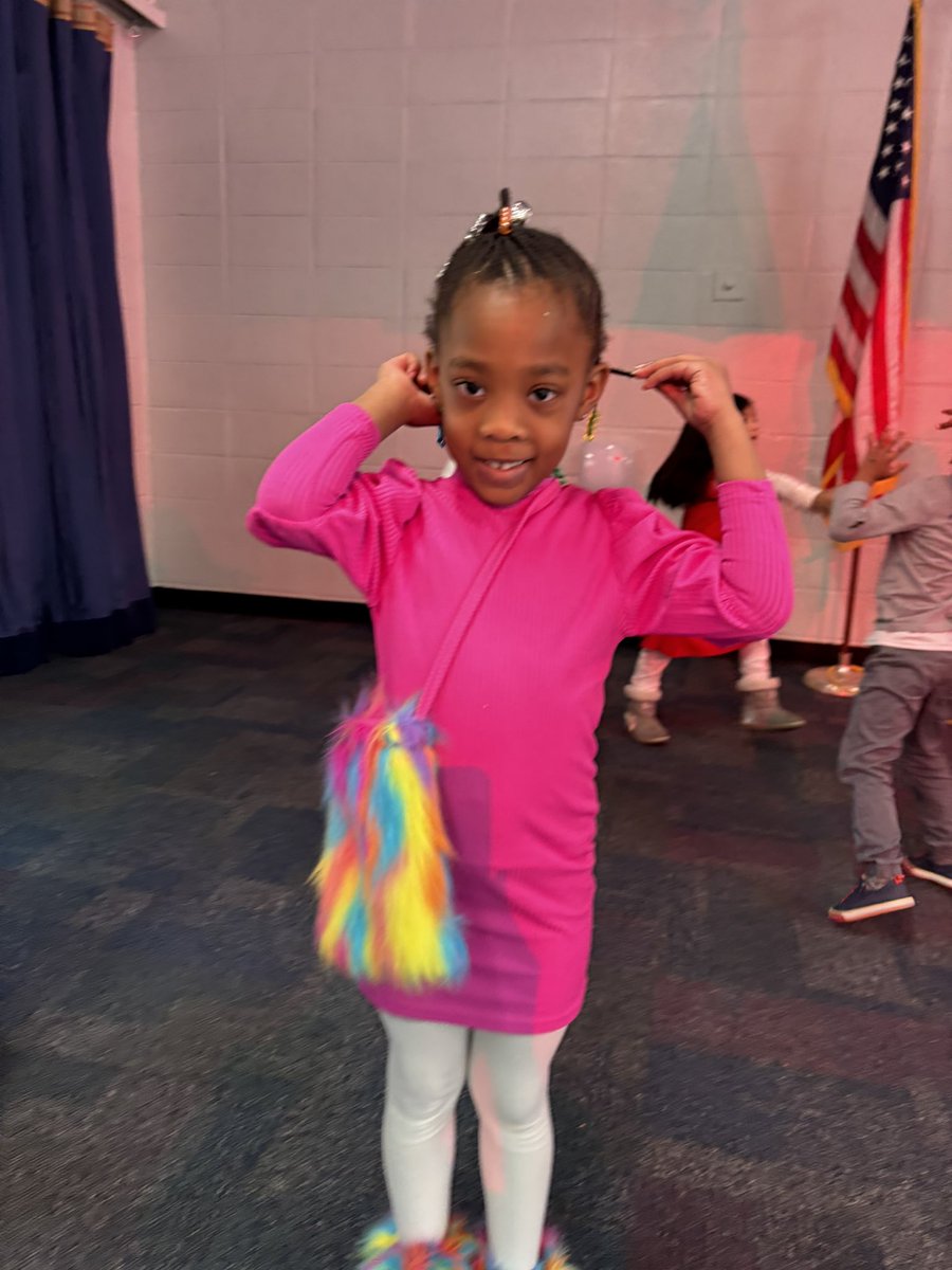 CounselorSCELC's tweet photo. Valentines Fashions at SCELC https://t.co/UbnpEJyIyF